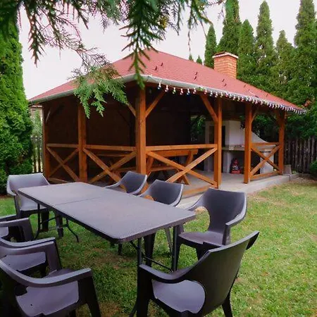 Nyaraló Luxor Vendeghaz *